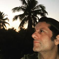 शर्टलेस होकर Fardeen Khan ने फ्लॉन्ट की अपनी किलर बॉडी, लोग तो छोड़िए इन सेलेब्स का भी फिसला दिल