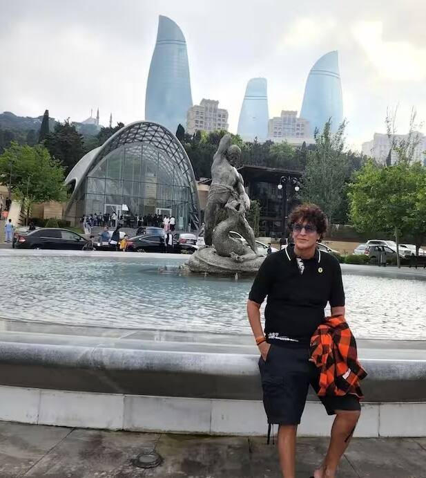 ચંકીએ આગળ કહ્યું, “પહેલાં બધુ બરાબર ચાલતું હતું, પરંતુ હું અધવચ્ચે બાથરૂમમાં ગયો કે તરત જ બધા મને છોડીને વેનમાં ગયા. હું બહાર આવ્યો ત્યારે મેનેજર બધાને શોધી રહ્યા હતા. જ્યારે હું મળ્યો અને તેમણે મારી પાસેથી બિલ માંગવા લાગ્યા.