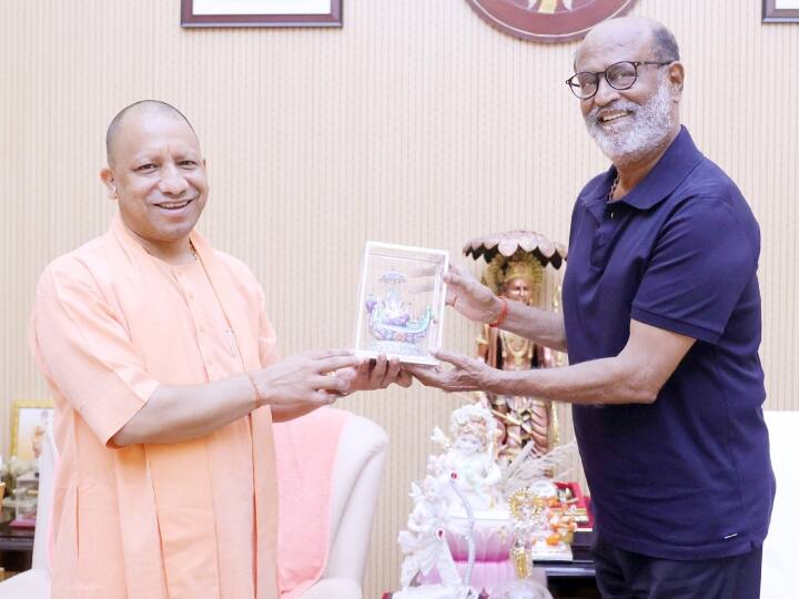 Actor Rajinikanth meets UP CM Yogi Adityanath at his residence in Lucknow UP News: मुख्यमंत्री योगी आदित्यनाथ से सुपरस्टार रजनीकांत की मुलाकात, सीएम के साथ देखेंगे 'जेलर' फिल्म