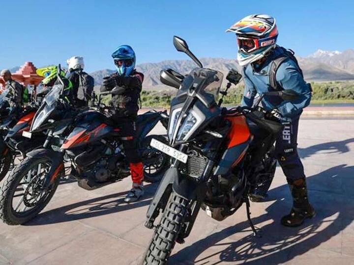 Gandhi wore a blue full-sleeved T-shirt and riding trousers along with safety gears during the ride. (Source: Instagram/@incindia)