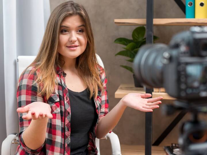YouTube में जल्द आपको मिलेंगे 2 बेहतरीन अपडेट, एजुकेशनल वीडियो देखने वालों को मिलेगा ये खास फीचर YouTube is Testing Q and A stickers for Shorts and working on intriguing feature for academic content YouTube में जल्द आपको मिलेंगे 2 बेहतरीन अपडेट, एजुकेशनल वीडियो देखने वालों को मिलेगा ये खास फीचर