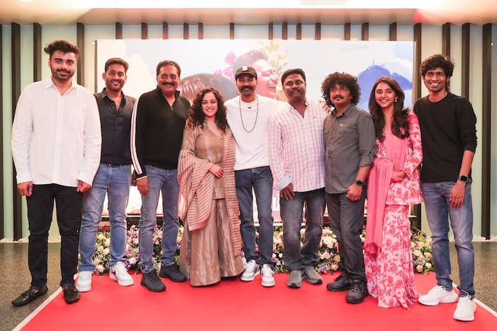 தனுஷ், திருசிற்றம்பலம் படக்குழுவினருடன் எடுத்து கொண்ட புகைப்படங்களை தனது சமூகவலைதள பக்கங்களில் பதிவிட்டுள்ளார்.