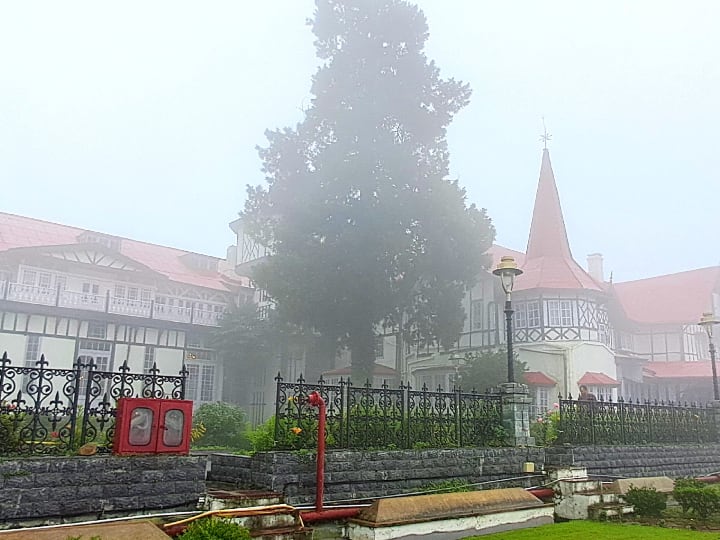 Shimla Raj Bhavan built in 1832 opened for the general public, know the fees for tourists ANN Shimla Raj Bhawan: आम जनता के लिए खुला 1832 में बना ऐतिहासिक राजभवन, पहले बार्नस कोर्ट के नाम से जानते थे लोग