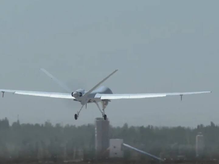 Chinese Military Exercise: चीन ने मालाबार युद्धाभ्यास के बीच लड़ाकू विमानों और हथियारबंद ड्रोन के साथ की एक्सरसाइज, क्या है मकसद, जानें Chinese PLA Air force start integration training with fighter jets with combat system drone Chinese Military Exercise: चीन ने मालाबार युद्धाभ्यास के बीच लड़ाकू विमानों और हथियारबंद ड्रोन के साथ की एक्सरसाइज, क्या है मकसद, जानें