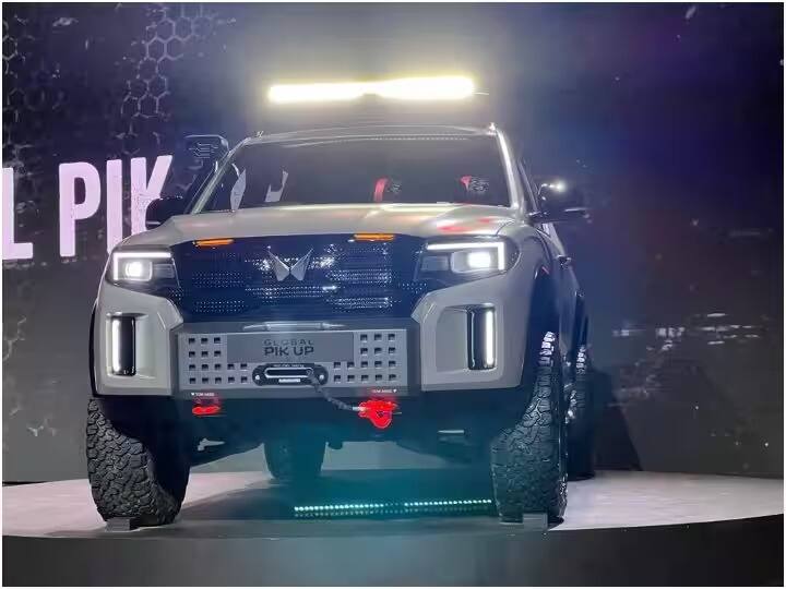 নতুন এই পিক-আপ ট্রাকটি কোম্পানির জনপ্রিয় Scorpio N প্ল্যাটফর্মের উপর ভিত্তি করে তৈরি করা হয়েছে। একই প্লাটফর্মে তৈরি হলেও দেখতে স্করপিও SUV-র তুলনায় কিছু মূল পার্থক্য রয়েছে এই গাড়ির।