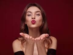 Health Tips : ओठांच्या काळेपणाने त्रस्त आहात? 'हे' 3 घरगुती उपाय ट्राय करा