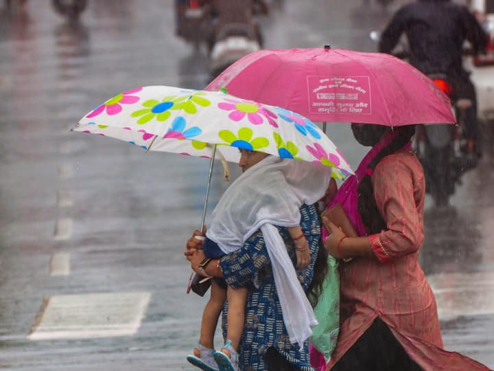 Bihar Weather Update 22 August 2023 Patna IMD Alerts for Heavy Rain in 11 Districts of Bihar Today ann Bihar Weather Update: पटना में देर रात झमाझम बारिश, 11 जिलों में आज भारी वर्षा के संकेत, वज्रपात की भी चेतावनी