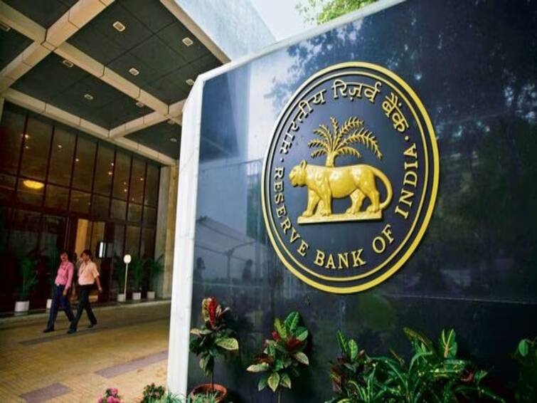 RBI issues detailed guidelines to reset floating rate loan EMI RBI Rules: வாடிக்கையாளர்களுக்கு செம நியூஸ்: ’இனி அபராதம் விதிக்கப்படாது' - வங்கிளுக்கு உத்தரவு போட்ட ரிசர்வ் வங்கி...!