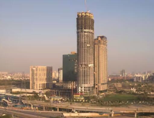 ਜੇਕਰ ਸੂਬੇ ਦੀ ਸਭ ਤੋਂ ਉੱਚੀ ਇਮਾਰਤ ਦੀ ਗੱਲ ਕਰੀਏ ਤਾਂ ਇਹ ਰਾਜ ਦੀ ਰਾਜਧਾਨੀ ਲਖਨਊ ਵਿੱਚ ਨਹੀਂ, ਸਗੋਂ ਦਿੱਲੀ ਦੇ ਨਾਲ ਲੱਗਦੇ ਨੋਇਡਾ ਦੇ ਸੈਕਟਰ 94 ਵਿੱਚ ਹੈ।