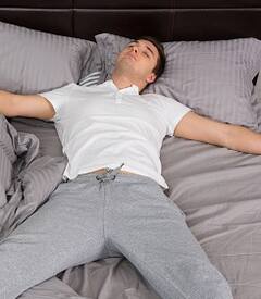 Sleep Posture: চিৎ-ঘুম না কাত-ঘুম, শরীরের জন্য কোনটা বেশি ভালো?