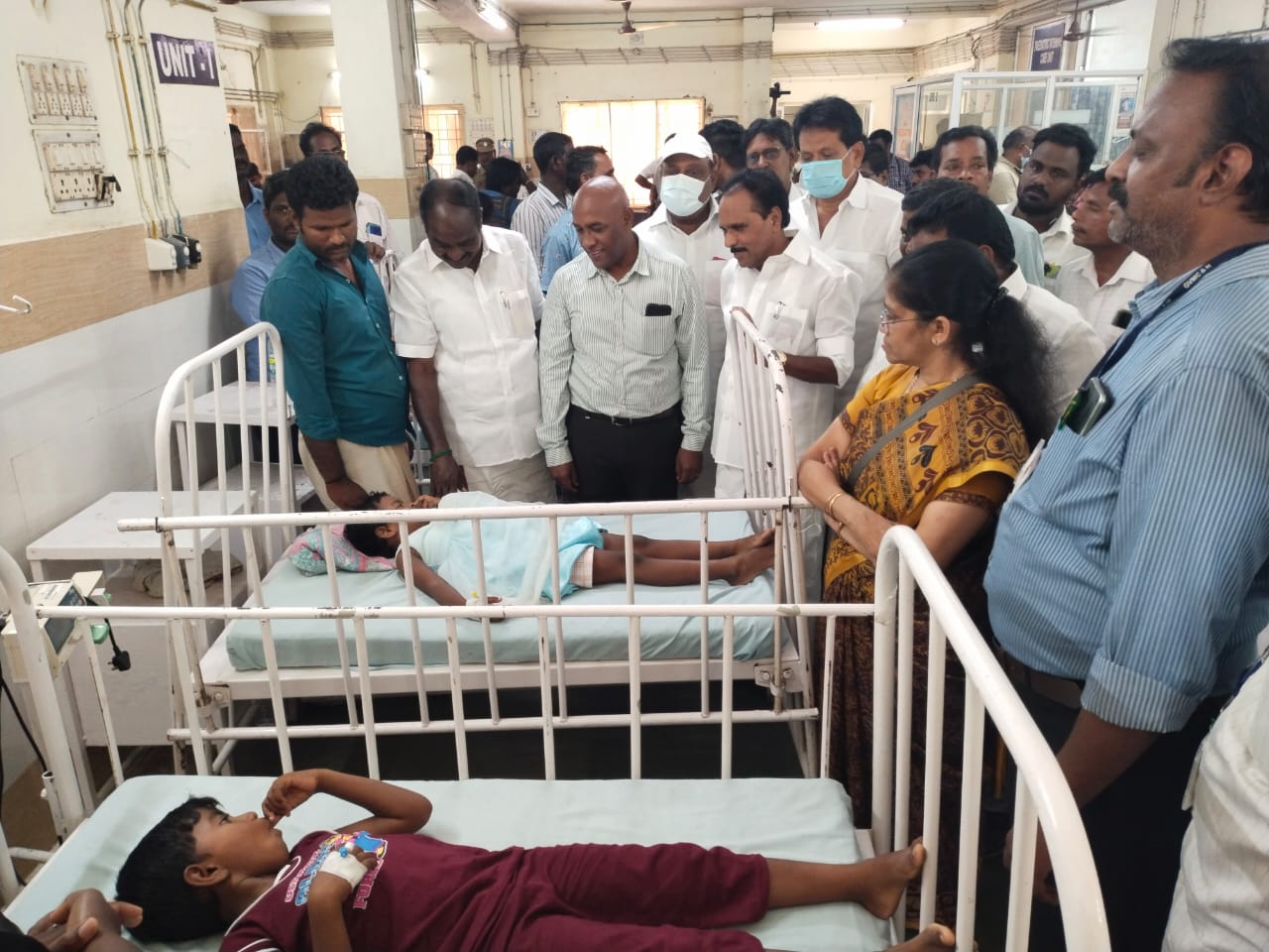 Villupuram Muttathur Near School Students Fainted After Eating Kulpi Ice  Cream And Were Treated In Hospital TNN | விழுப்புரம் அருகே பரபரப்பு..குல்பி  ஐஸ் சாப்பிட்ட 35 மாணவர்களுக்கு வாந்தி ...