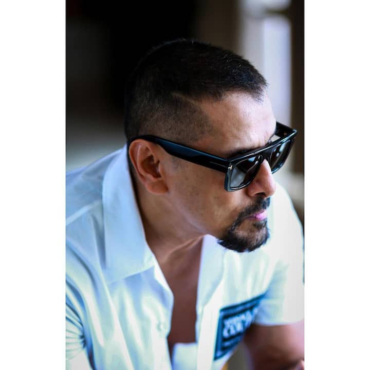 Chiyaaan Vikram looked almost unidentifiable