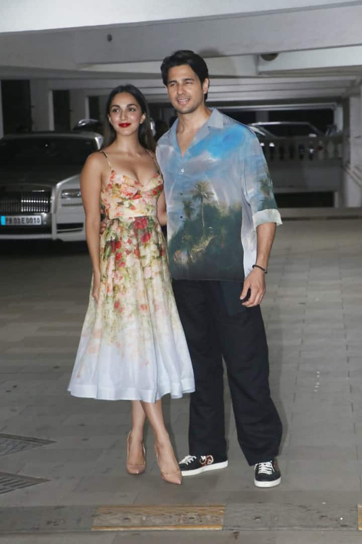 शुक्रवार रात कियारा आडवाणी और सिद्धार्थ मल्होत्रा एक पार्टी में पहुंचे थे.