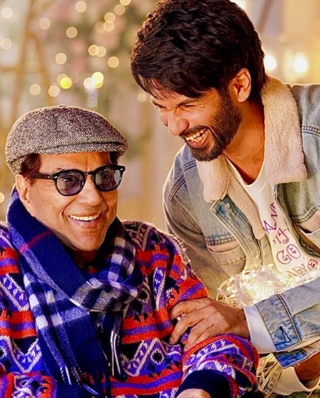 नादिया खान ने हाल ही में बताया कि जब उन्होंने डैडू कूल नाम का एक शो बनाया था उसमें उन्होंने धर्मेंद्र का  भी जिक्र किया था, तब उन्होंने कहा था कि 'धर्मेंद्र जी डैडी कूल हैं परफेस बोटॉक्स ज्यादा लेने की वजह से वह खराब हो गया.' उनके मुताबिक धर्मेंद्र ने इस पर प्रतिक्रिया दी थी और कहा था- आप सही कह रही हैं. इस कड़ी में शाहिद कपूर का नाम भी जुड़ा है शाहिद  कपूर ने नोज जॉब डन करवाया था.