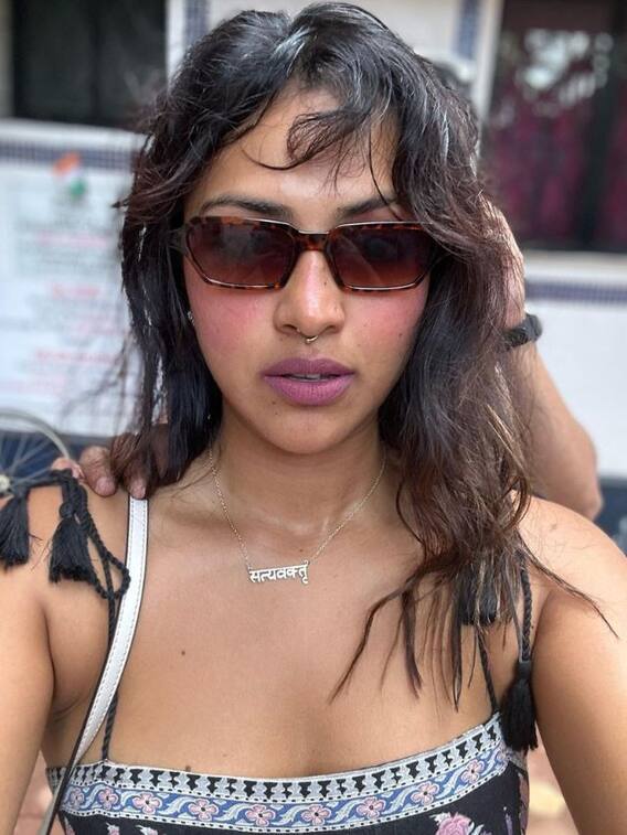 అందాల భామ అమలా పాల్ హాట్ సెల్ఫీ ఫోజులు!