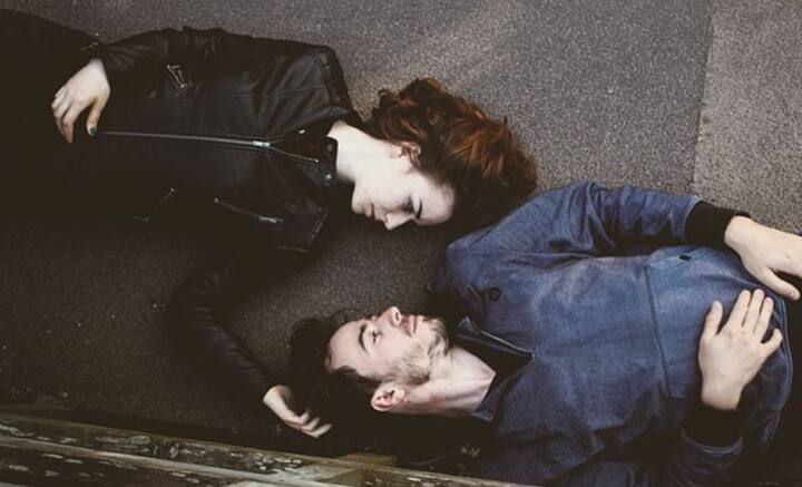 হাতে হাত রাখার মানুষ পেলেই, জীবন সোজাপথে চলবে, এমনটা লেখা নেই কোথাও। বরং সামনের জনের জন্য জীবন আরও দুর্বিসহ হয়ে উঠতে পারে। সম্পর্কে জোর খাটানো, সব কিছু নিজের নিয়ন্ত্রণে রাখার প্রবণতা রয়েছে কিছু মানুষের। এঁদের সঙ্গে একছাদের নীচে থাকতে গেলে সমস্যা বাধে।