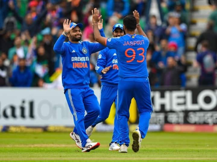 IND Vs IRE T20I Jasprit Bumrah equal R Ashwin's record of taking 72 wickets in T20 International IND Vs IRE: इंटरनेशनल क्रिकेट में वापसी करते ही बुमराह ने बनाया रिकॉर्ड, अश्विन के इस आंकड़े के बराबर पहुंचे