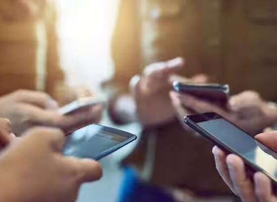 1 ਜੀਬੀ ਮੋਬਾਈਲ ਡੇਟਾ ਲਈ ਗੁਆਂਢੀ ਦੇਸ਼ ਪਾਕਿਸਤਾਨ ਵਿੱਚ ਲਗਭਗ 30 ਰੁਪਏ, ਬੰਗਲਾਦੇਸ਼ ਵਿੱਚ ਲਗਭਗ 27 ਰੁਪਏ ਅਤੇ ਚੀਨ ਵਿੱਚ ਲਗਭਗ 34 ਰੁਪਏ ਖਰਚਣੇ ਪੈਂਦੇ ਹਨ।