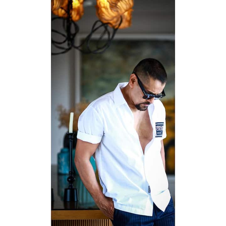 On Saturday, Vikram surprised his fansbase by sporting a clean shave and a short hair look