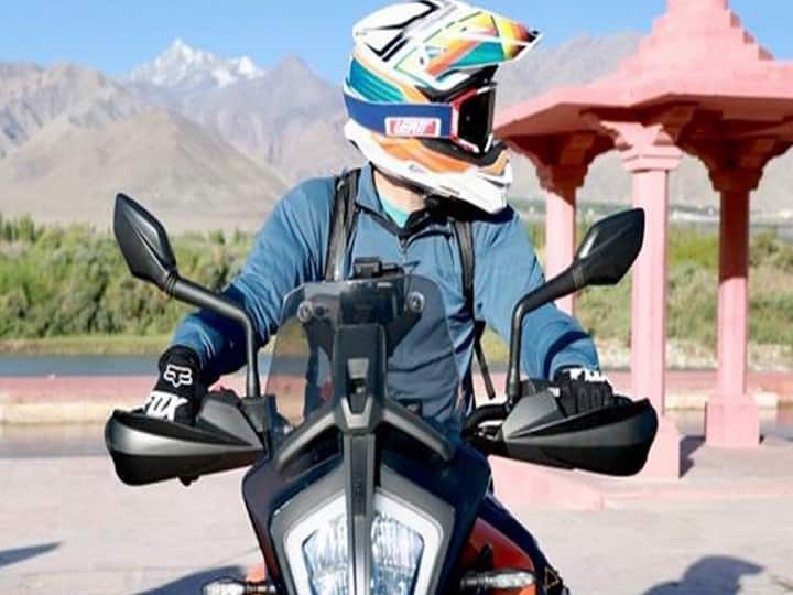 Rahul Gandhi Bike Ride To Ladakh To Celebrate Father Birthday here is the Pics Rahul Gandhi Bike Ride: சும்மா அதிருதுல்ல ..ஏகே பாணியில் லடாக்கிற்கு பைக்கில் சென்று பட்டையை கிளப்பிய ராகுல் காந்தி