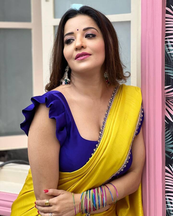 મોનાલીસાની હોટ તસવીરો પરથી ચાહકો નજર હટાવી શકતા નથી.