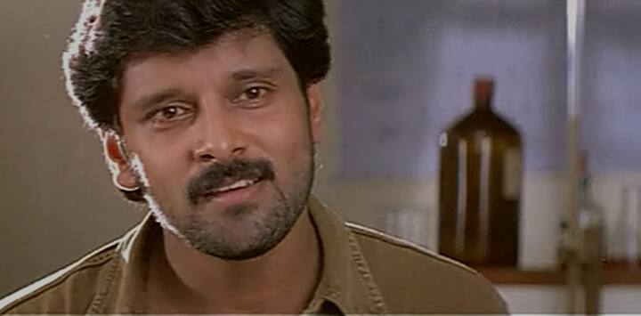 நடிகர் விக்ரம் தமிழ் சினிமாவில் என் காதல் கண்மணி என்ற படத்தின் மூலம் அறிமுகமானார். அதையடுத்து வெளியான சேது, தில், ஜெமினி ஆகிய படங்கள் இவருக்கென்று தனி ரசிகர் பட்டாளத்தை உருவாக்கி கொடுத்தது.