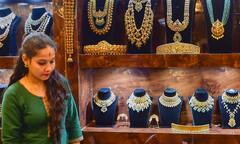 Gold Price Today : গতকাল কমার পর আজও কি বাংলার বাজারে কমল সোনার দাম ?