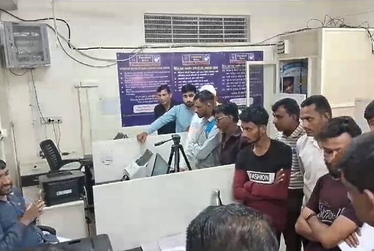 After Vadodara the applicants created a ruckus at the passport office in Palanpur, know the details Passport: વડોદરા બાદ પાલનપુરમાં પાસપોર્ટ ઓફિસ ખાતે અરજદારોએ કર્યો હોબાળો, જાણો વિગત