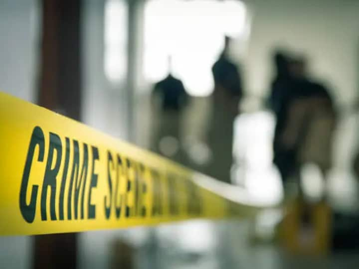 pune crime news young man murder in wanawadi pune Pune Crime News : पुण्यात नेमकं चाललंय काय? अल्पवयीन मुलांकडून तरुणाची दगडाने ठेचून हत्या