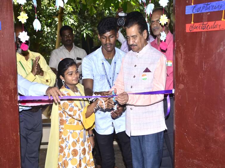 Mayiladuthurai Students of Visual Communication Department celebrated World Photography Day with a photo exhibition TNN World Photography Day 2023: 185வது உலக புகைப்பட தினம்; மயிலாடுதுறையில் கண்காட்சி மூலம் கொண்டாடிய மாணவர்கள்