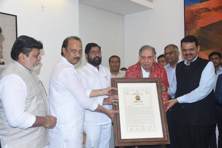 Ratan Tata Udyog Ratna Award Ratan Tata Conferred With Maharashtra's First Udyog Ratna Award By CM Shinde At His Residence In Mumbai Ratan Tata : महाराष्ट्राचा पहिला उद्योगरत्न पुरस्कार रतन टाटा यांना प्रदान, मुख्यमंत्री शिंदे आणि उपमुख्यमंत्री फडणवीस, अजित पवारांनी घरी जाऊन दिला पुरस्कार