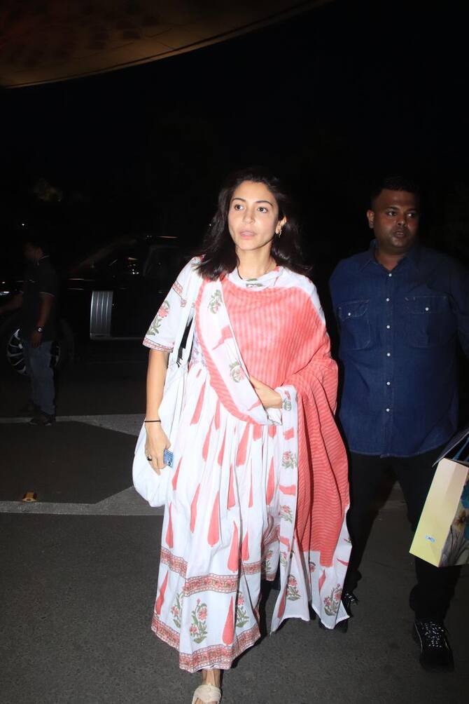 Anushka Sharma rocks budget friendly anarkali kurta set at airport; get  details