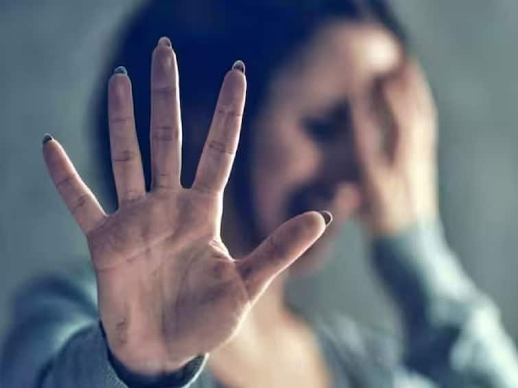 Hyderabad Crime Molestation on Dumb woman in the bathroom Hyderabad: బాత్రూంలో బంధించి బదిర మహిళపై అత్యాచారం, నిందితుడ్ని అరెస్ట్ చేసిన పోలీసులు