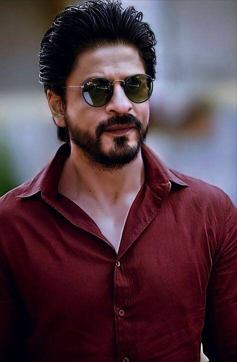 ਸ਼ਾਹਰੁਖ ਖਾਨ ਨੇ ਰੀਅਲ ਅਸਟੇਟ 'ਚ ਵੀ ਕਾਫੀ ਪੈਸਾ ਲਗਾਇਆ ਹੈ। ਉਨ੍ਹਾਂ ਨੇ 700-800 ਦੇ ਕਰੀਬ ਰੀਅਲ ਅਸਟੇਟ 'ਚ ਇਨਵੈਸਟ ਕੀਤਾ ਹੈ। ਸ਼ਾਹਰੁਖ ਦੀਆਂ ਪ੍ਰਾਪਰਟੀਜ਼ 'ਚ ਮੁੰਬਈ ਵਾਲਾ ਘਰ ਮੰਨਤ, ਪਾਮ ਆਈਲੈਂਡ ਦਾ ਵਿਲਾ, ਤੇ ਲੰਡਨ 'ਚ ਵੀ ਸ਼ਾਹਰੁਖ ਖਾਨ ਦੀਆਂ ਕਈ ਪ੍ਰਾਪਰਟੀਜ਼ ਹਨ।