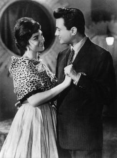 Indira Gandhi: ਐਮਰਜੈਂਸੀ ਦੌਰਾਨ ਇੰਦਰਾ ਗਾਂਧੀ ਨੇ ਦੇਵ ਆਨੰਦ ;ਤੇ ਵੀ ਲਾਇਆ ਸੀ ਬੈਨ, ਐਕਟਰ ਨੇ ਇੰਜ ਸਿਖਾਇਆ ਸੀ ਸਬਕ