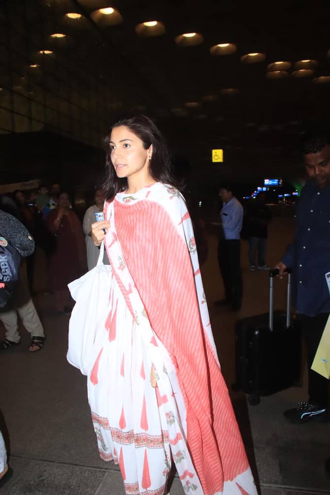 Anushka Sharma rocks budget friendly anarkali kurta set at airport; get  details