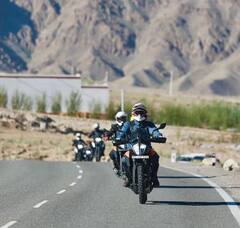 Rahul Gandhi Rides Bike: ਲੱਦਾਖ ਦੌਰੇ ਦੌਰਾਨ ਰਾਹੁਲ ਗਾਂਧੀ ਨੇ ਚਲਾਈ ਸੁਪਰਬਾਈਕ, ਪੈਂਗੋਂਗ ਝੀਲ ਤੱਕ ਪਹੁੰਚੇ, ਦੇਖੋ ਤਸਵੀਰਾਂ