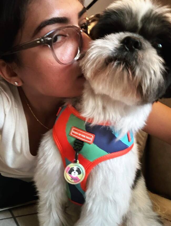 தனது நாய்க்குட்டியுடன் புகைப்படங்களை எடுத்து, ‘என் பேபி லவ்’என்ற கேப்ஷனை பதிவிட்டுள்ளார்.