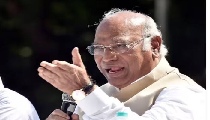 Congress President Mallikarjun Kharge Announced team released the list of Congress Working Committee Mallikarjun Kharge: ਮਲਿਕਾਰਜੁਨ ਖੜਗੇ ਨੇ ਕਾਂਗਰਸ ਵਰਕਿੰਗ ਕਮੇਟੀ ਦਾ ਕੀਤਾ ਐਲਾਨ, G-23 ਧੜੇ ਦੇ ਇਨ੍ਹਾਂ ਆਗੂਆਂ ਨੂੰ ਵੀ ਮਿਲੀ ਜਗ੍ਹਾ