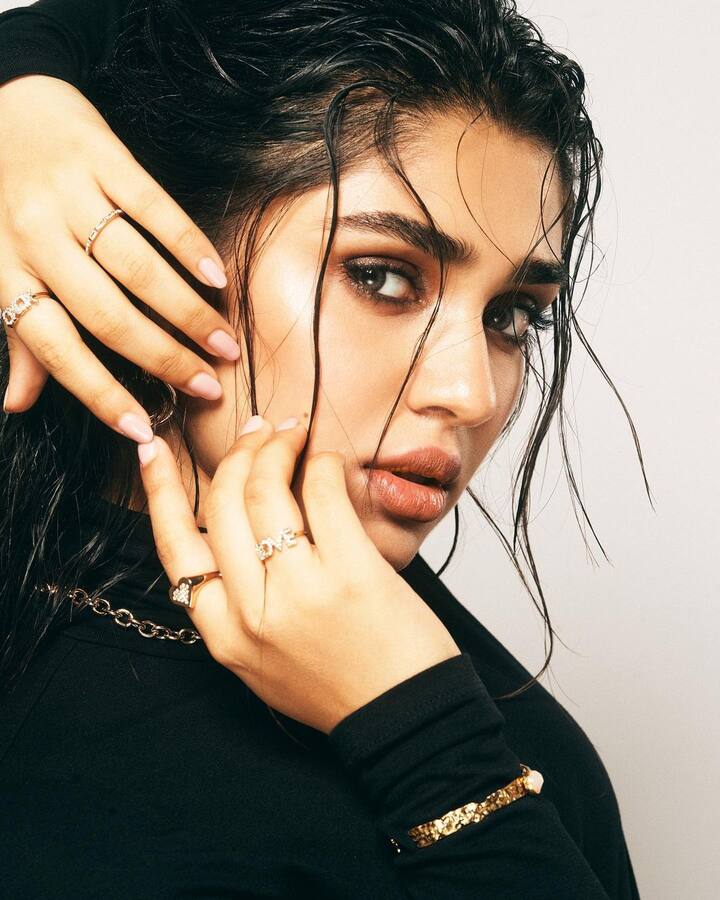 Krithi opted for a wet look and applied subtle makeup. (Image Source: Instagram/ Krithi Shetty)