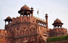 शाहजहां ने आखिर यमुना किनारे ही क्यों बनवाया लाल किला? वजह जानकर हैरान रह जाएंगे आप