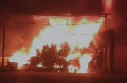 आगीची घटना ही मध्यरात्रीच्या सुमारास घडली.