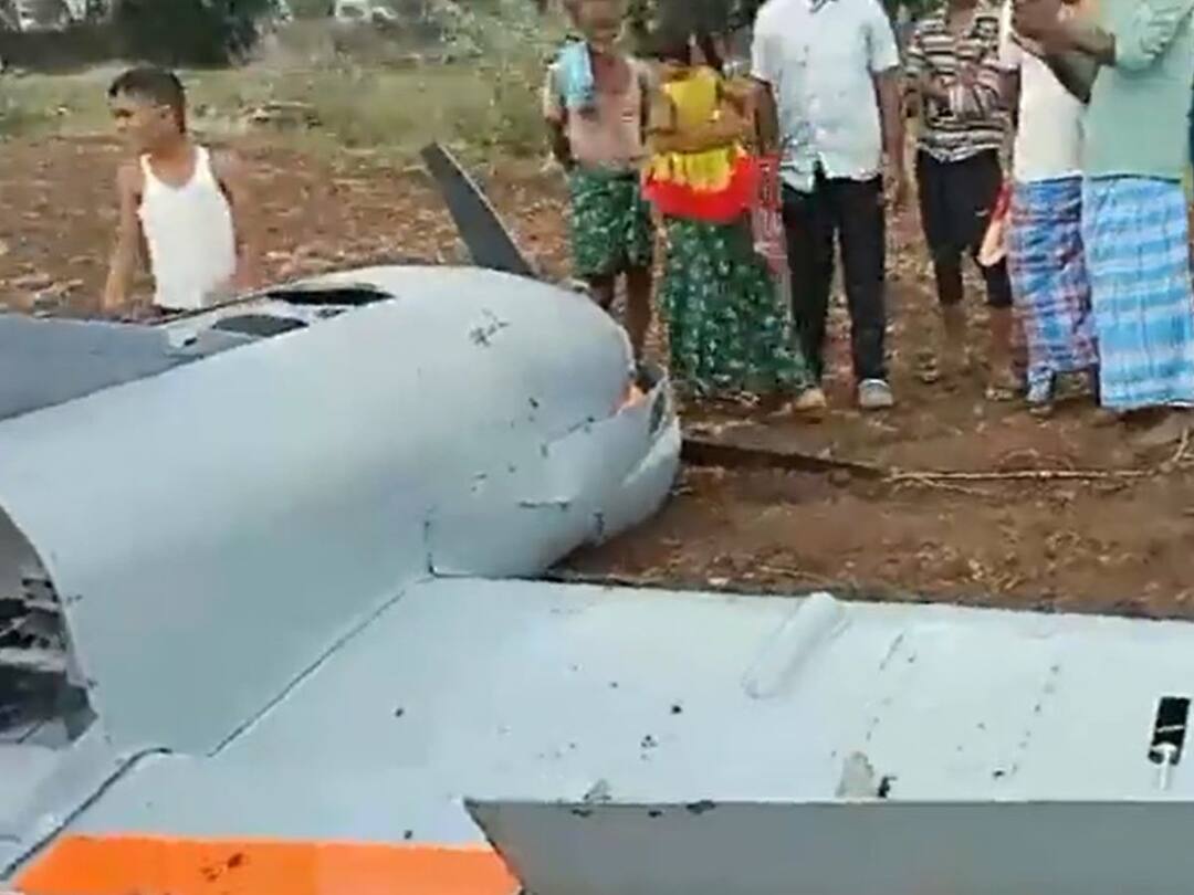 DRDO Drone Tapas Crashes in Fields During Trial In Karnataka's Chitradurga కర్ణాటకలో పంట పొలాల్లో కుప్ప కూలిపోయిన తపస్ డ్రోన్, ట్రయల్స్ చేస్తుండగా ప్రమాదం