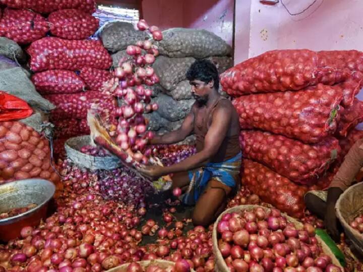 mp news Onion is crying after tomato, onion is being sold at this price in Indore in mp ann Indore News: टमाटर के बाद अब रूला रहा प्याज, इंदौर में प्याज के भाव सुन कर उड़ जाएंगे होश