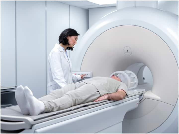 Know Why Yoga Clothes or costume are not allowed in MRI Machine Read Here Reason behind this MRI करवाते वक्त क्यों नहीं पहन सकते योग वाले कपड़े? बहुत कम लोग जानते हैं ये कारण