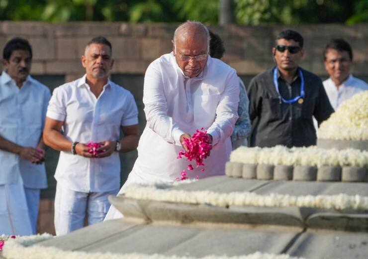 Rajiv Gandhi Birth Anniversary National President Mallikarjun Kharge said 'He was a great son of India' Rajiv Gandhi Birth Anniversary: 'वो भारत के महान सपूत थे', राजीव गांधी की जयंती पर खरगे बोले- '21 वीं सदी का भारत बनाने में उनकी...'