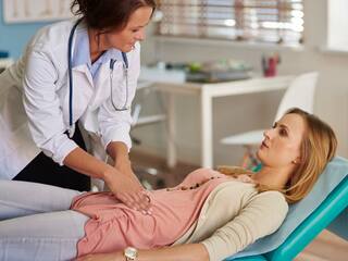 क्या होता है जेली बेली कैंसर? कॉमन लगने वाले इन लक्षणों से लगाएं इस 'दुर्लभ बीमारी' का पता