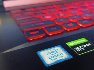 Intel CPUs में रिसर्चर्स को मिली खामी, आपकी सेंसटिव इनफार्मेशन हो सकती है लीक, तुरंत करें ये काम