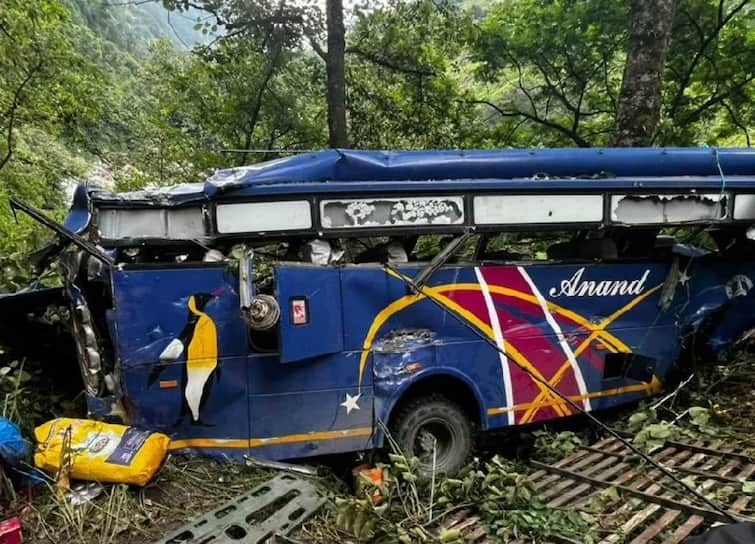 Gujarat government announced helpline number regarding Uttarakhand bus accident Uttarakhand Accident: ઉત્તરાખંડ બસ અકસ્માત મામલે ગુજરાત સરકારે જાહેર કર્યો હેલ્પ લાઈન નંબર, ભાવનગરના 31 યાત્રીઓ હતા સવાર