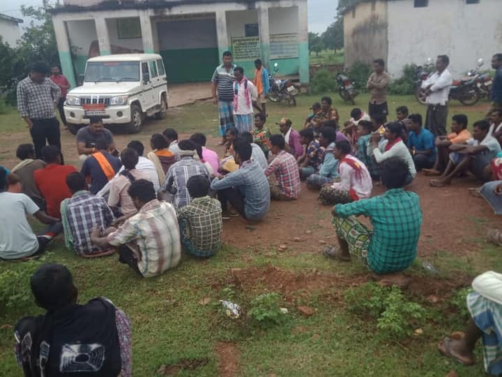 Bastar Religion Conversion tribal family returned to hindu religion after dispute over Cremation ann Bastar News: बस्तर में धर्मांतरण पर फिर मचा बवाल, शव दफन पर विवाद के बाद मूलधर्म में लौटा आदिवासी परिवार